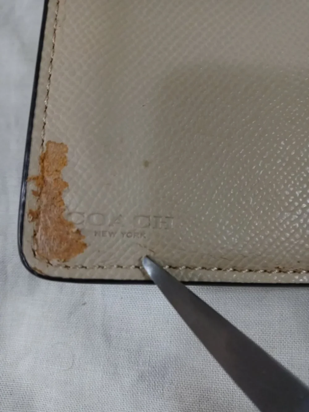 Coach New York Vintage Cute Leather Beige Women Zipper Wallet in Great Cond